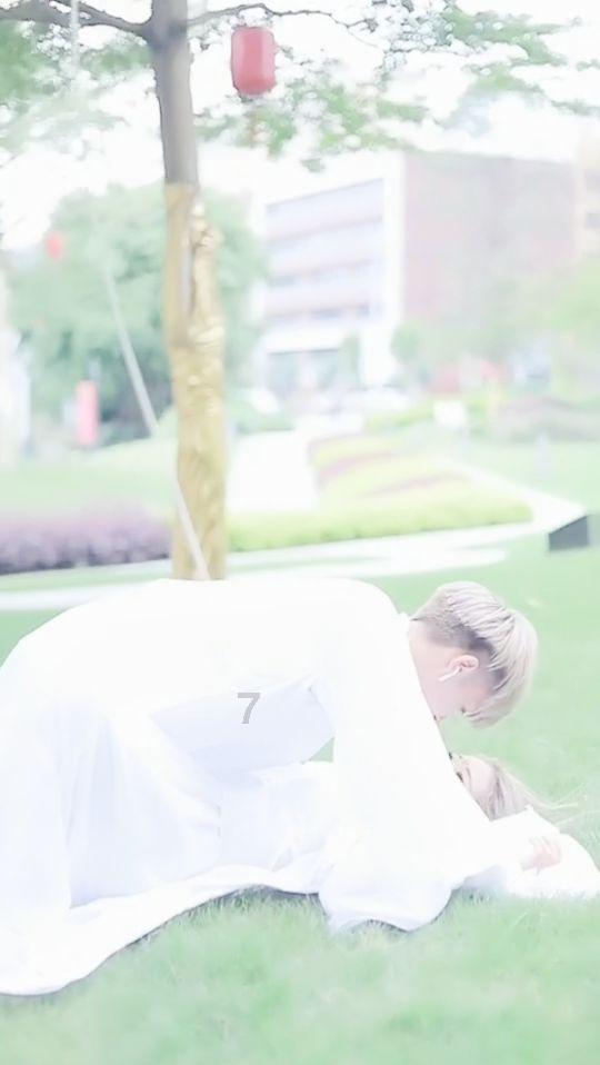 女主播红毯颜值抗打，YY盛典晚会效果获好评，浅蓝兰梦莎再度加冕
